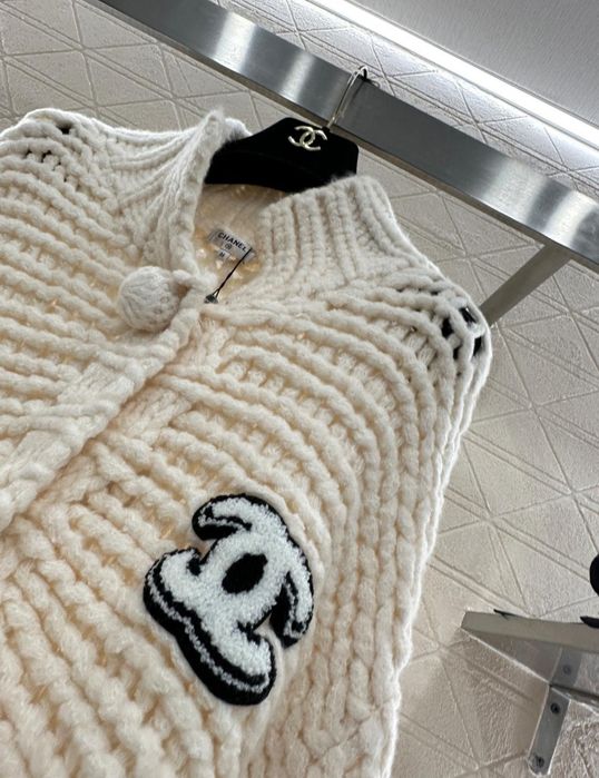 Sweter włóczkowy Chanel
