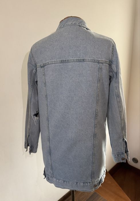 Подовжена дзинсовка із потертостями