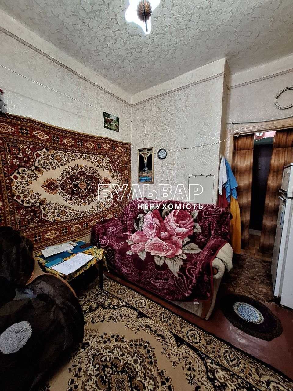 Продам гостинку, м. им.Масельского, по адресу Библика, 1