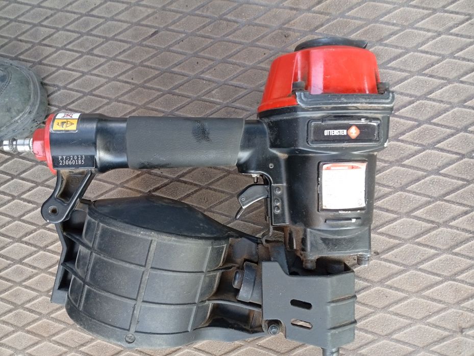 Пневматический пистолет для гвоздей