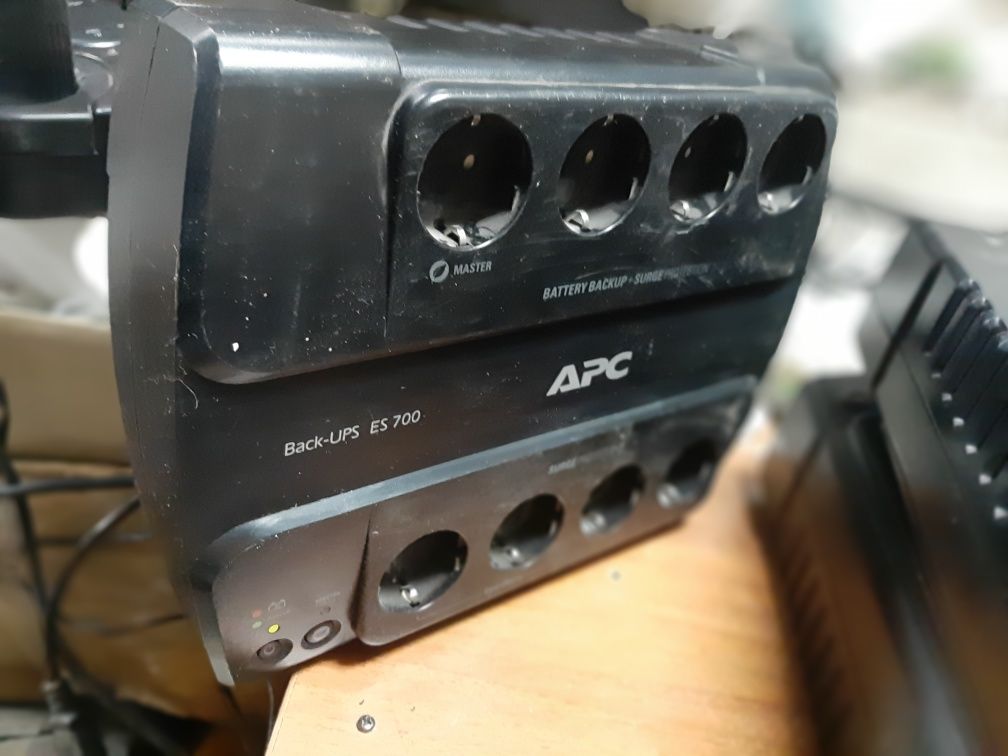 Бесперебійник APC back-ups es 700 ДБЖ УПС