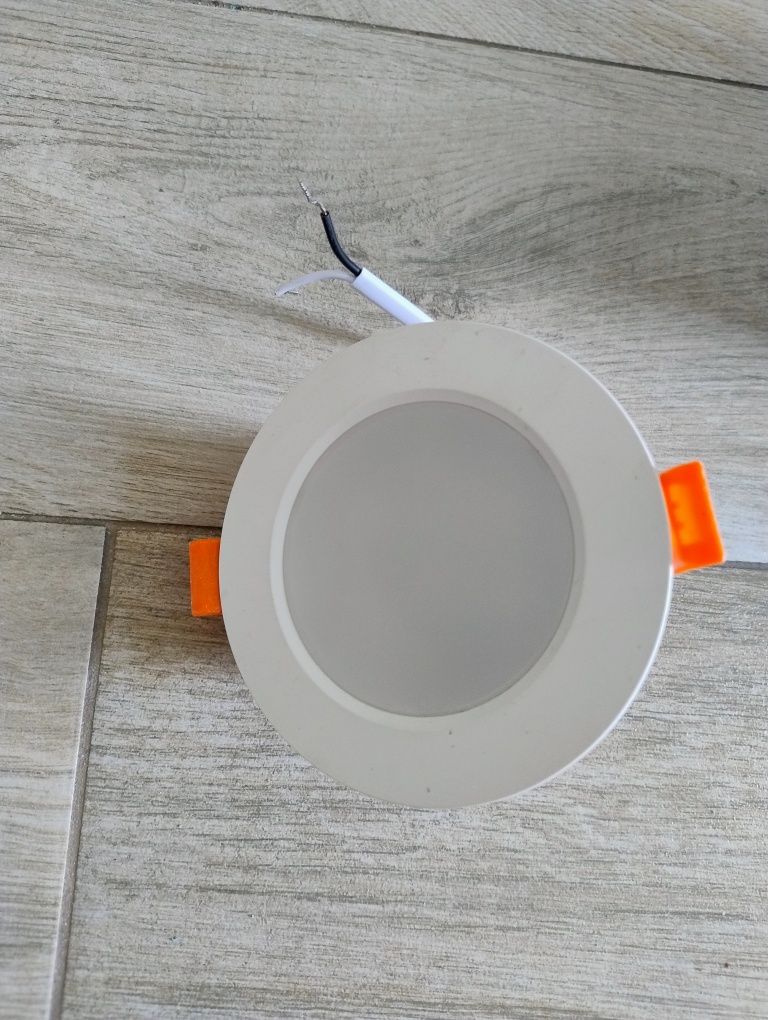 Reflektor wpuszczany LED RGB 6W 230V 4 SZT Dusktec .