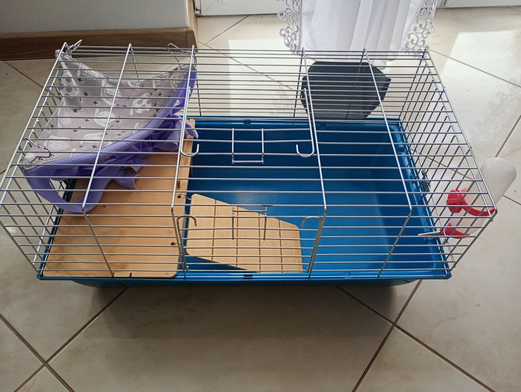 Sprzedam klatkę dla świnki morskiej z wyposażeniem.