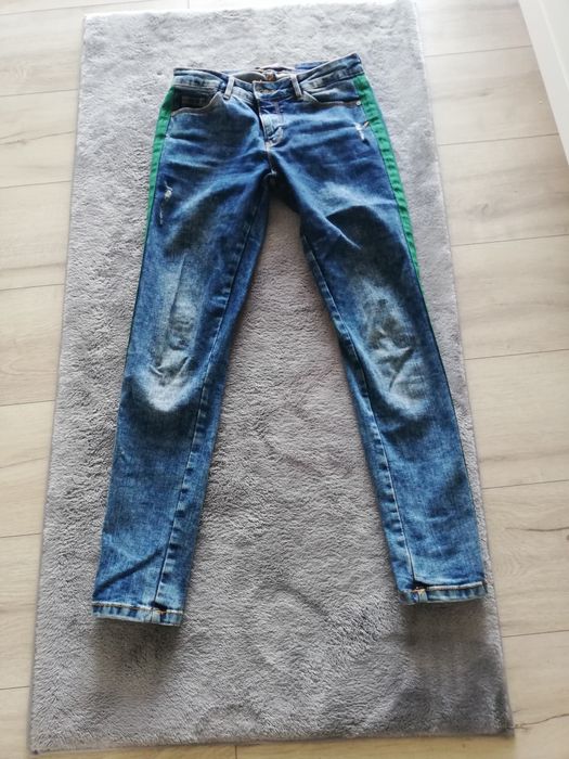 Sprzedam spodnie jeansowe rurki 34. Formy c&a