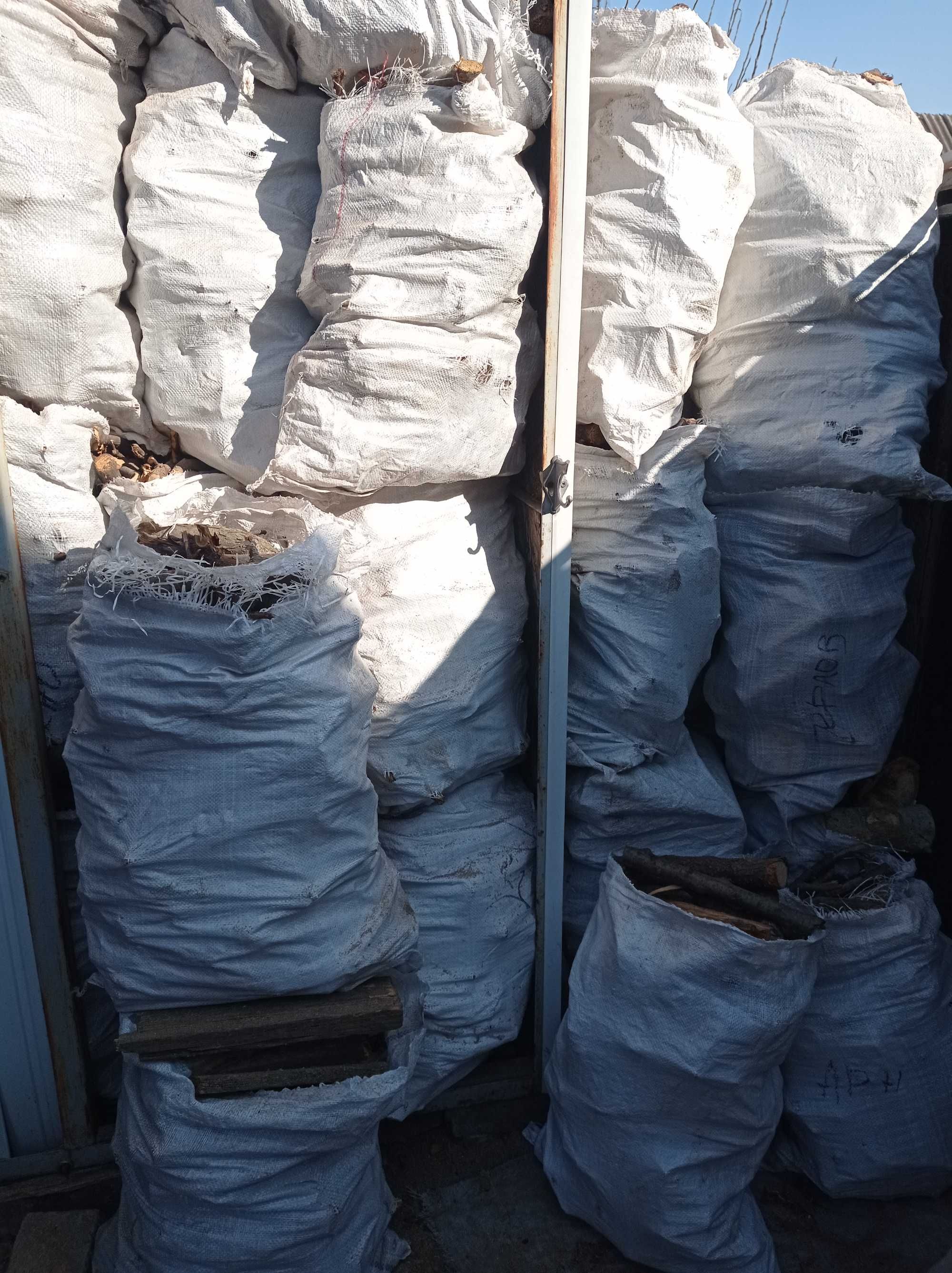 Продам дрова  (сухие). В наличии - 2 куб. м.
