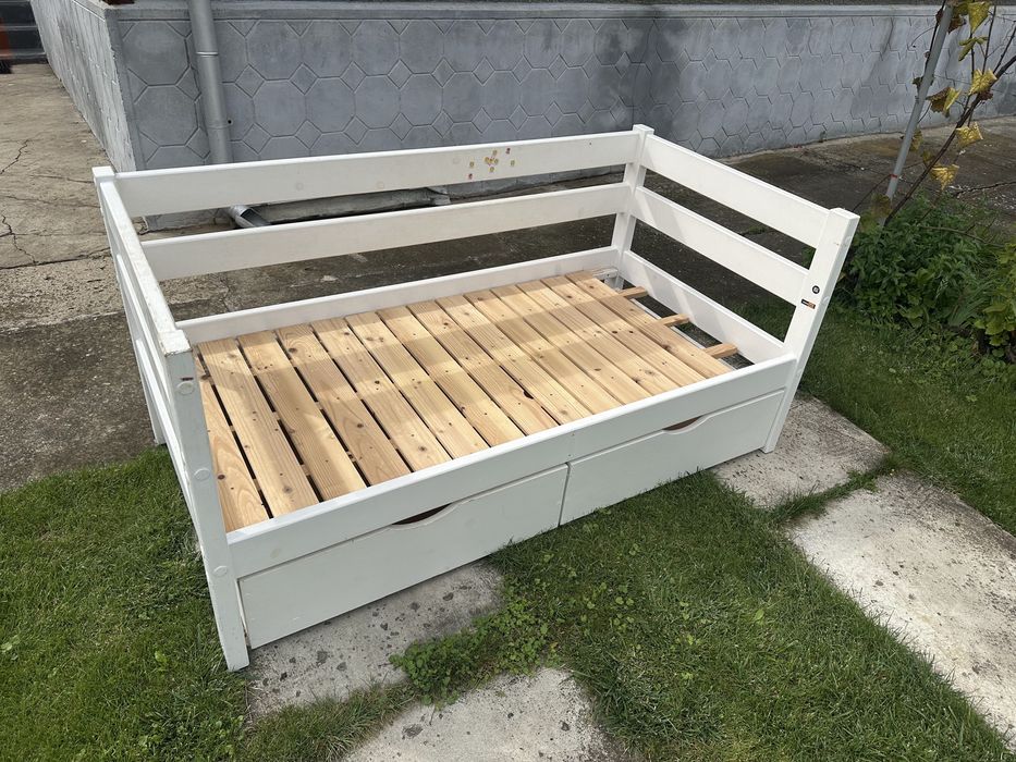 Продам дерев'яне ліжко біле якісне, з шухлядами