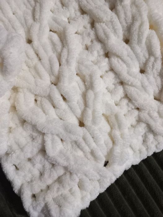 В'язаний кардиган з плюшевих ниток