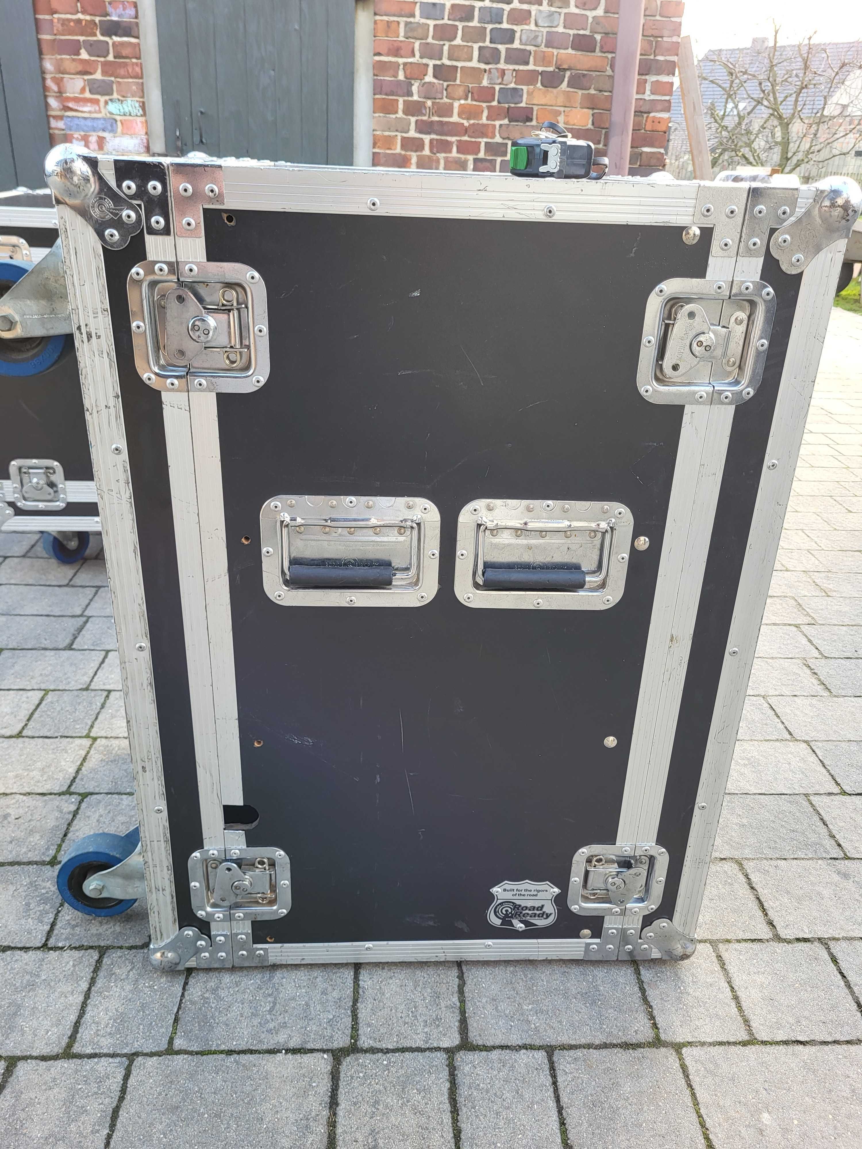 RACK 18U Double door 1x szyna - 47cm do klapy  Dostępne 4 sztuki