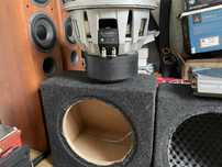 komplet, zestaw sprzętów Car-Audio, skrzynia basowe, wzmacniacze itp