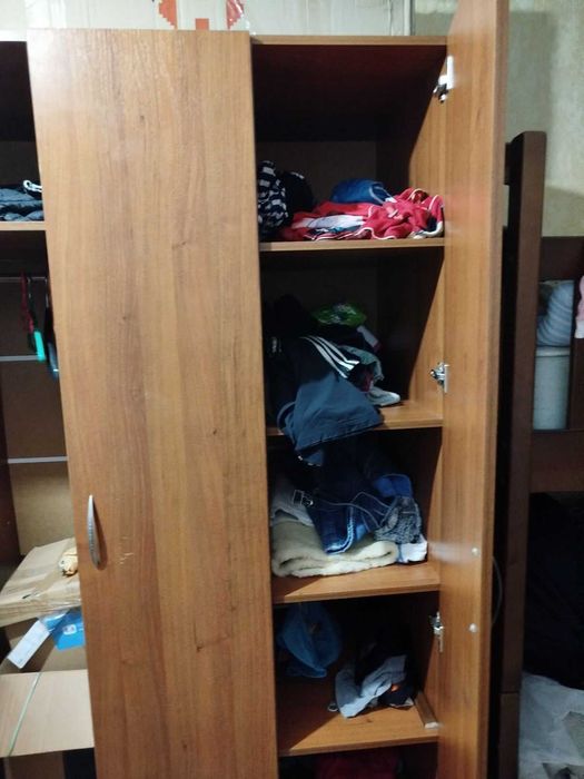 продаємо шкаф для речей.  на три відділення