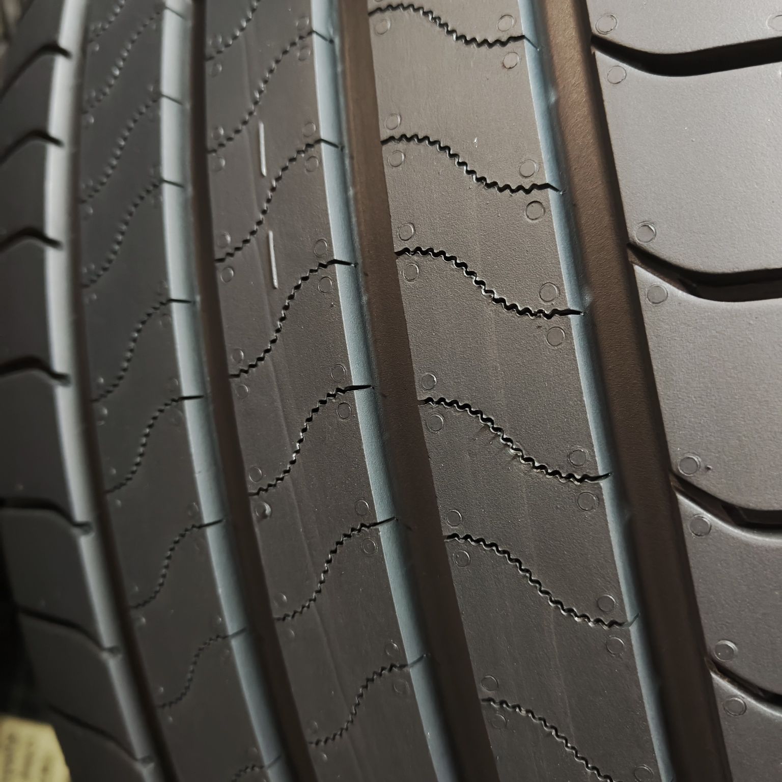 255/45/19 Sprzedam komplet opon letnich Bridgestone