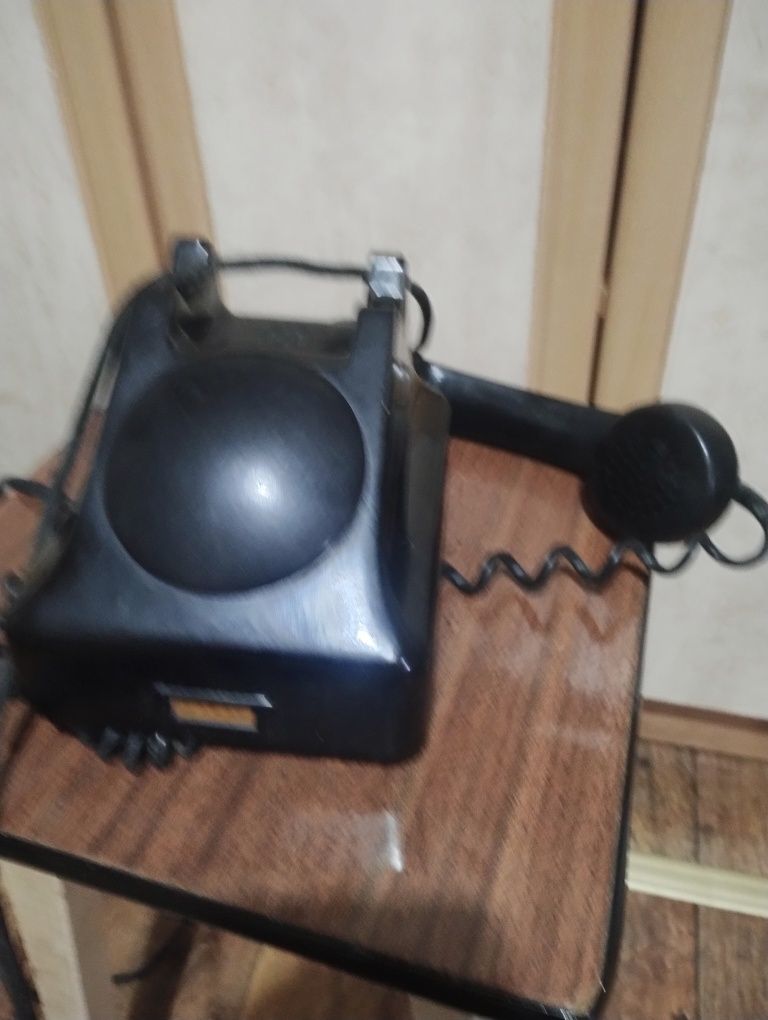 Stary    telefon