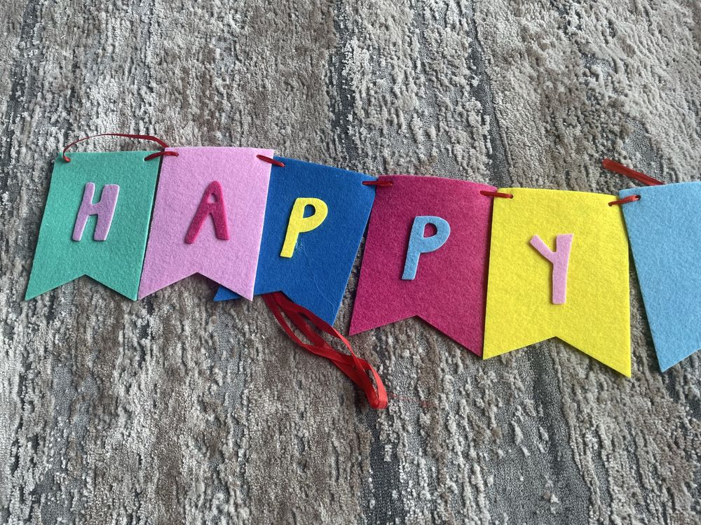 Napis z filcu Happy Birthday