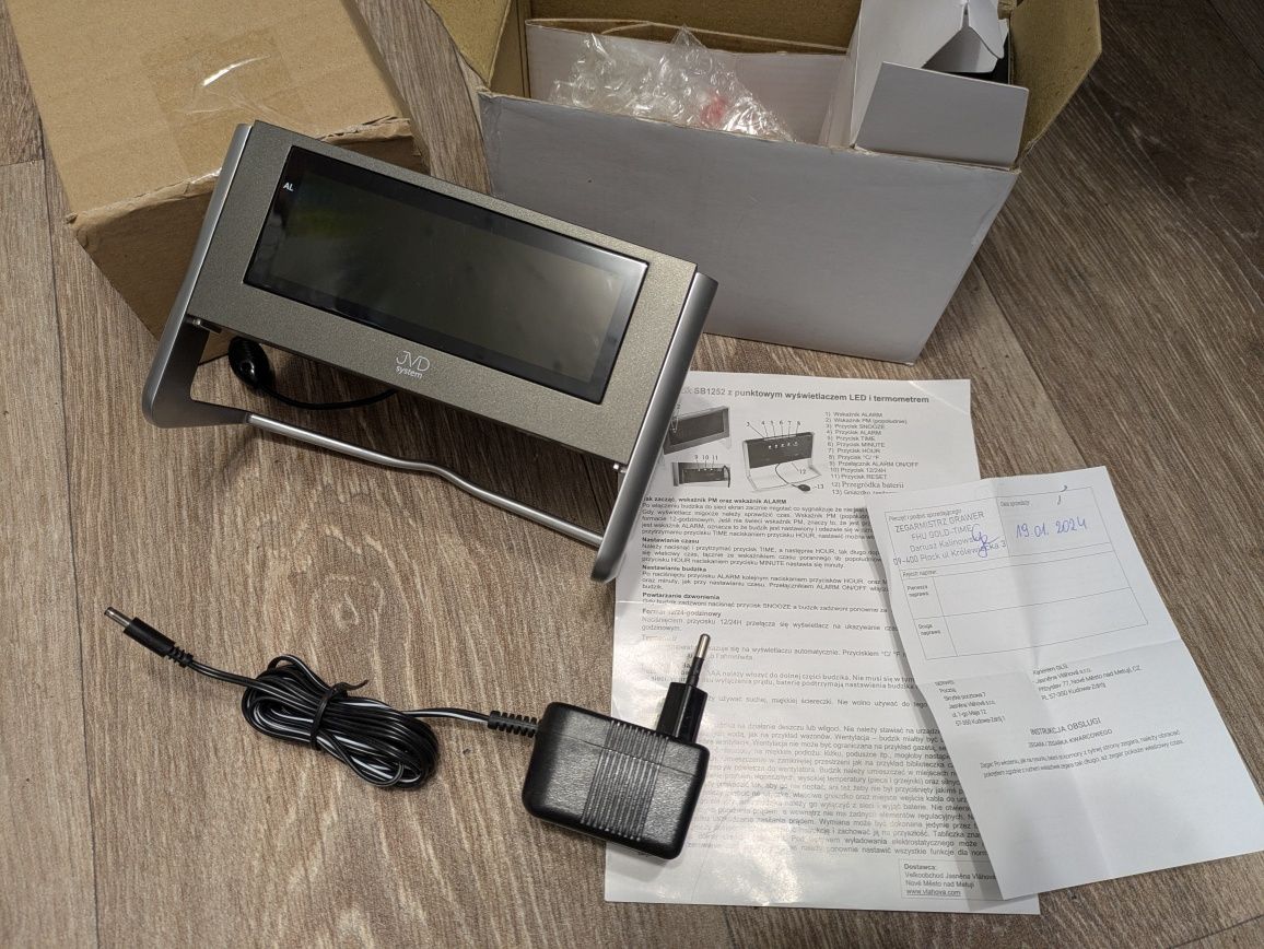 Zegar Budzik JVD elektroniczny z wyświetlaczem i temperaturą