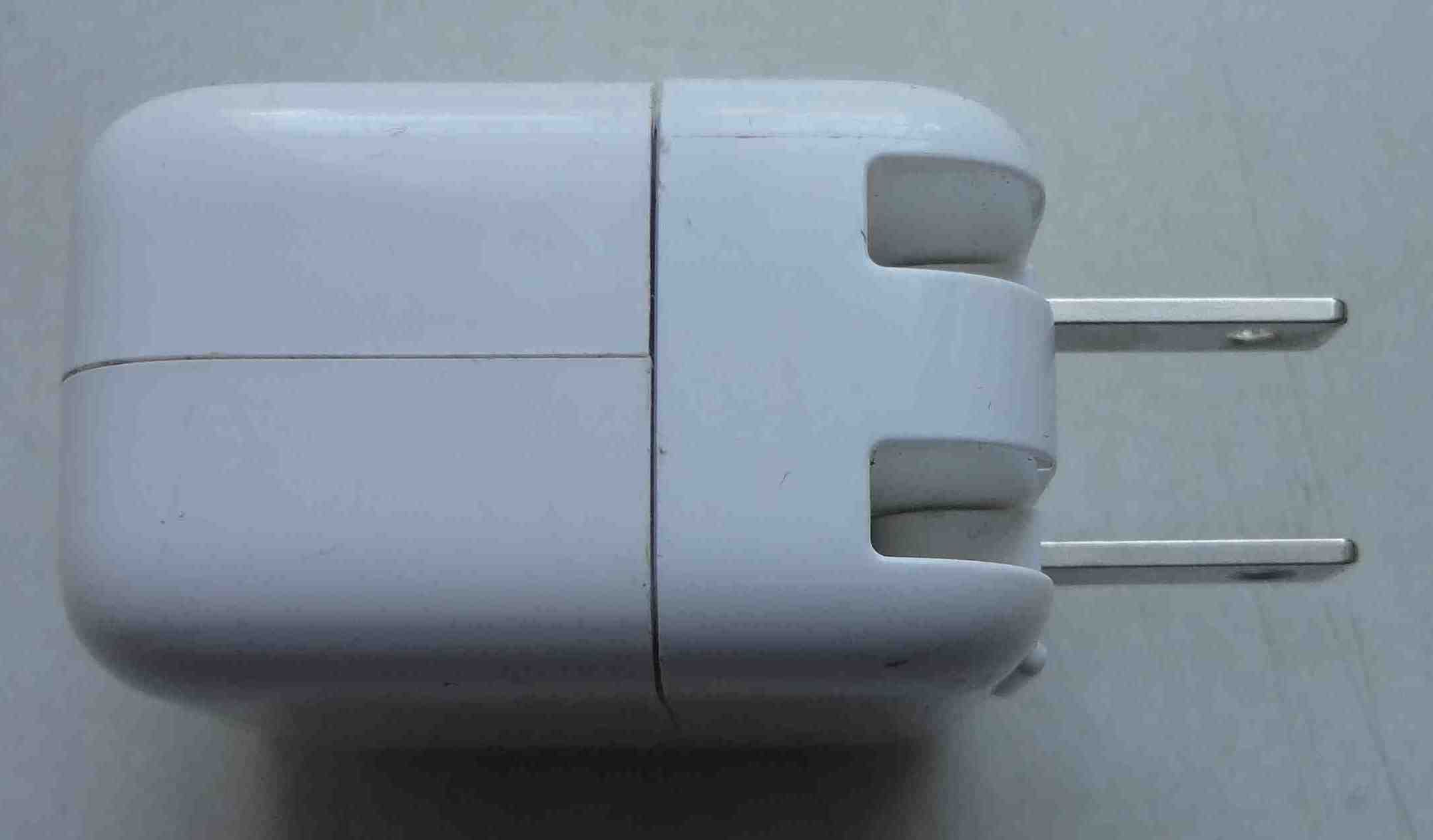 Зарядное устройство Apple 12W 5.1V 2.4A USB Power Adapter A1357