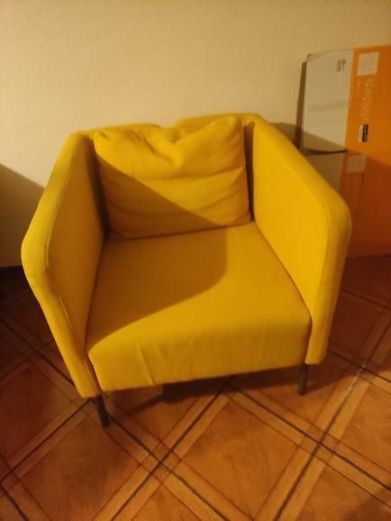 Poltronas modernas  amarelo ou preto