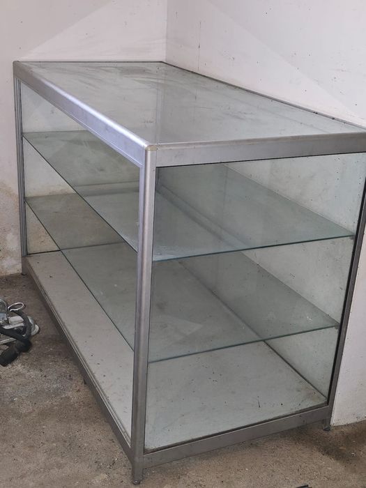 Vendo 4 vitrines  em alumínio  150×100×70 
 E 1 vitrines  de 200×150×7