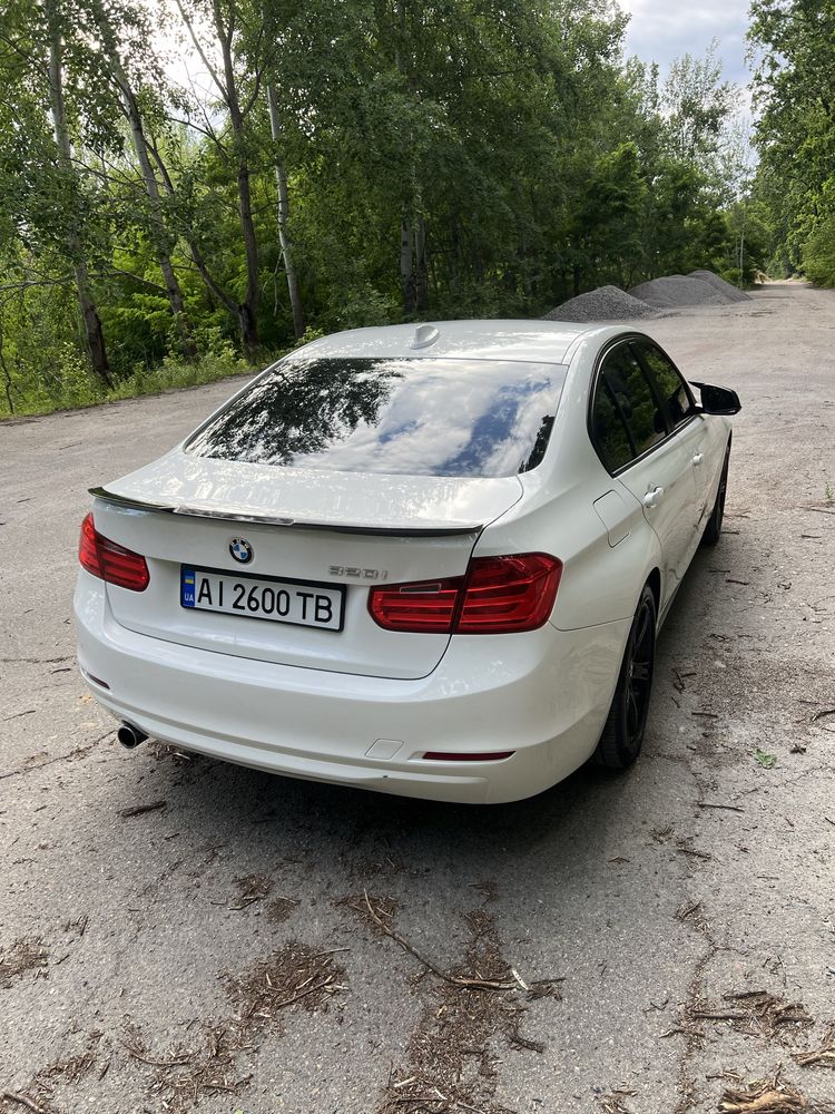 Bmw 320i f30 без вкладень