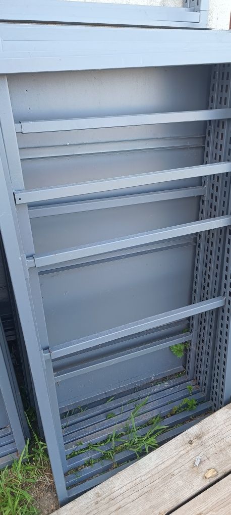 Regały magazynowe, solidne metalowe.