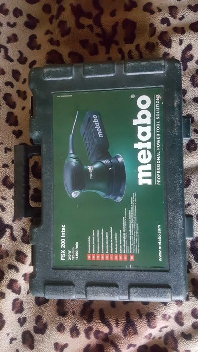 Эксцентриковая шлифовальная машина Metabo FSX 200 Intec