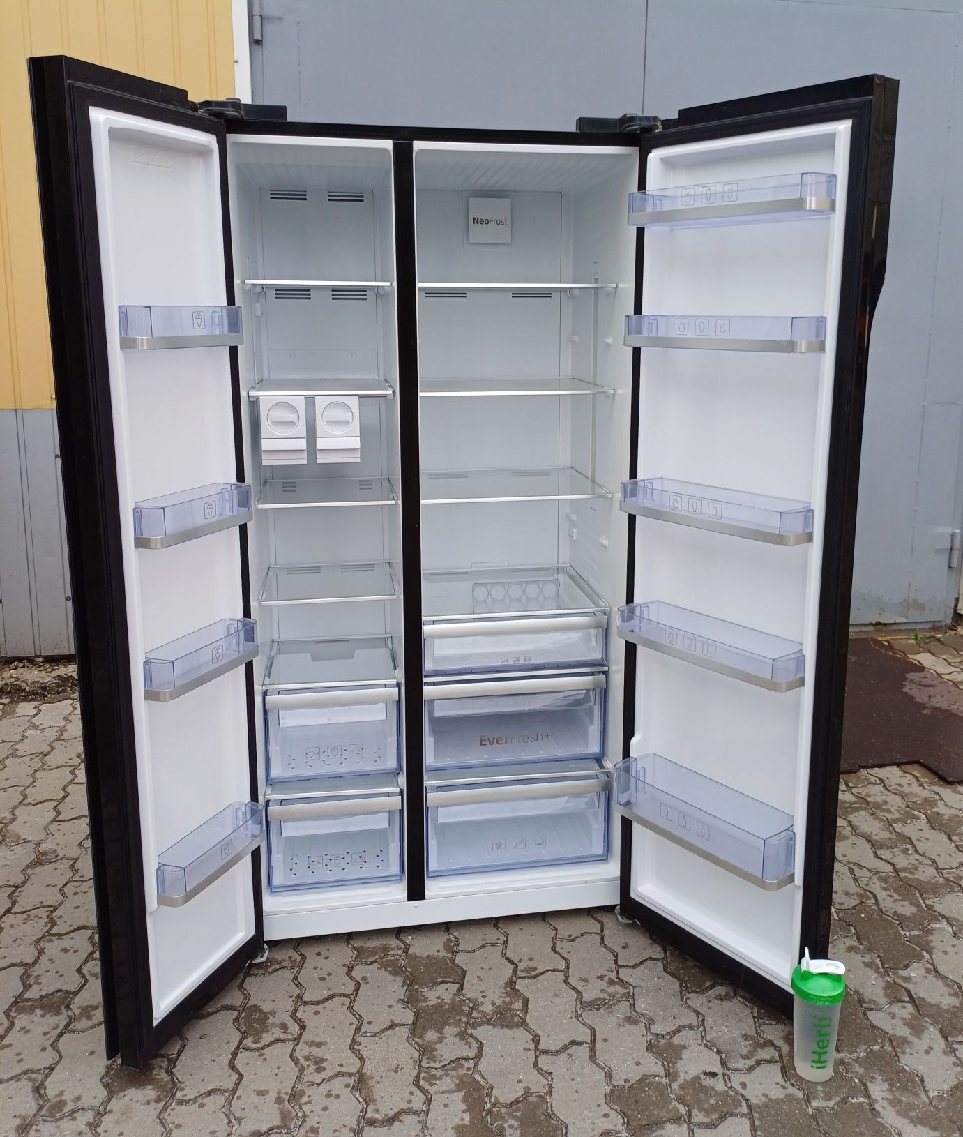 Чорний side by side холодильник Beko з іонізацією б/в