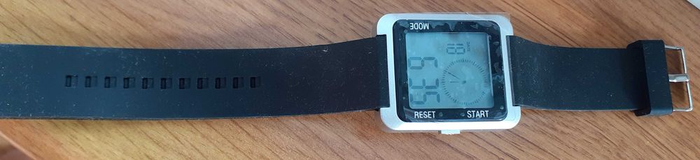 Elektroniczny zegarek męski nowy