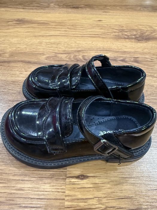 Туфлі на дівчинку.Чорні,лакові. 27 р.