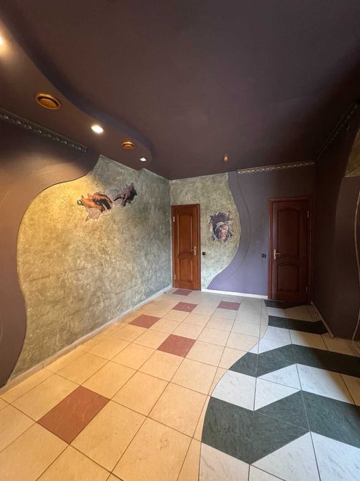 Продам велике комерційне окремостояче приміщення, м Нововолинськ