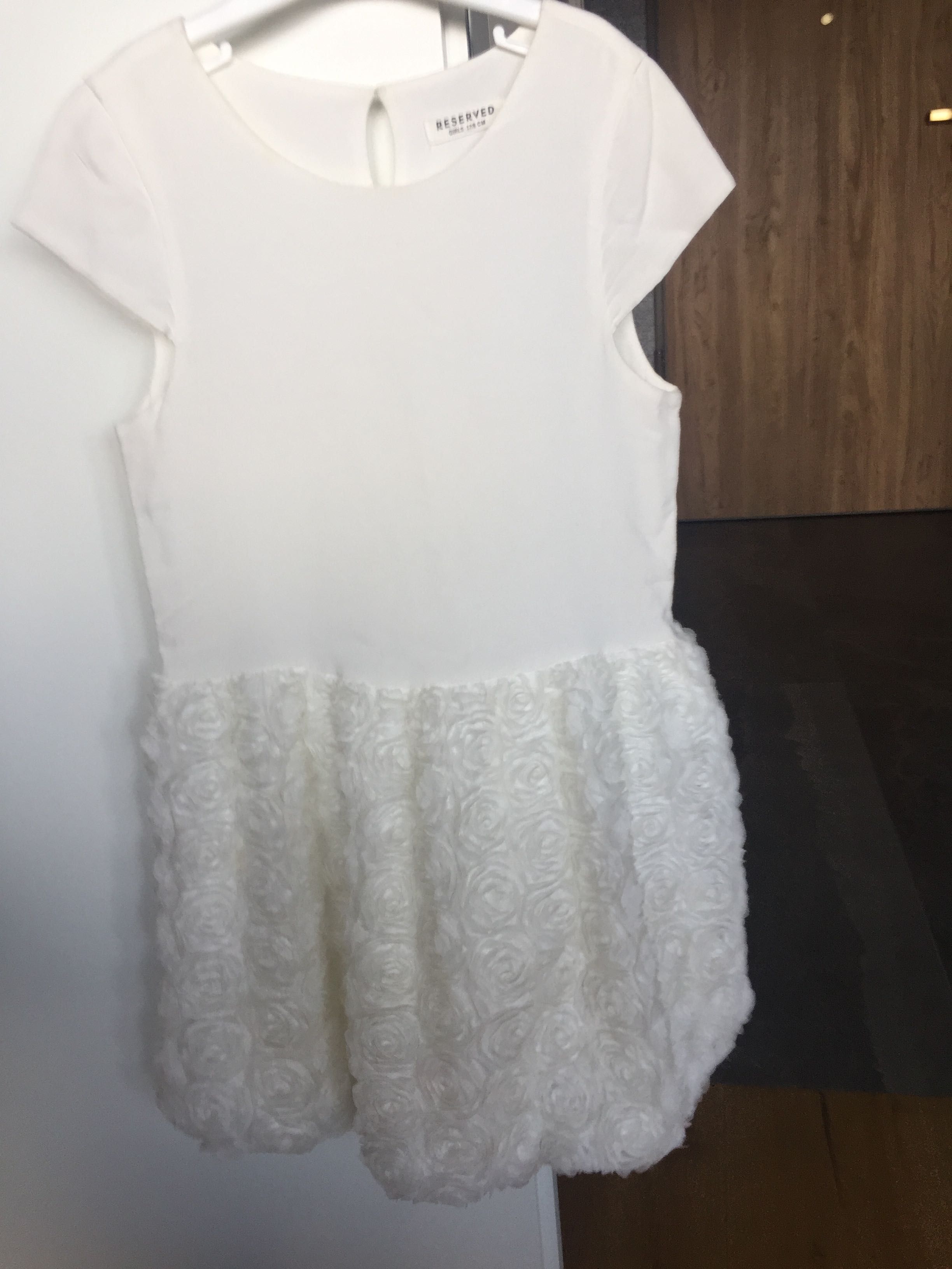Biała sukienka Reserved na podszewce  roz.128/134 cm ślub, komunia