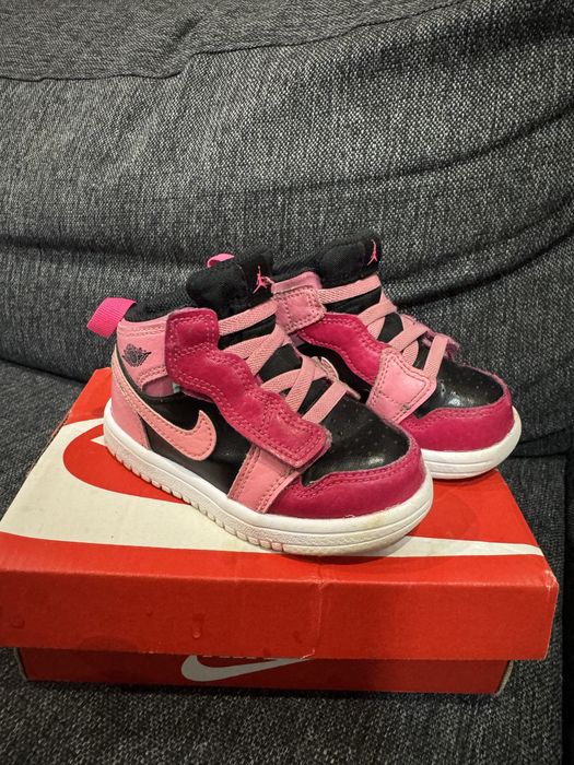 Кросівки nike jordan та білі