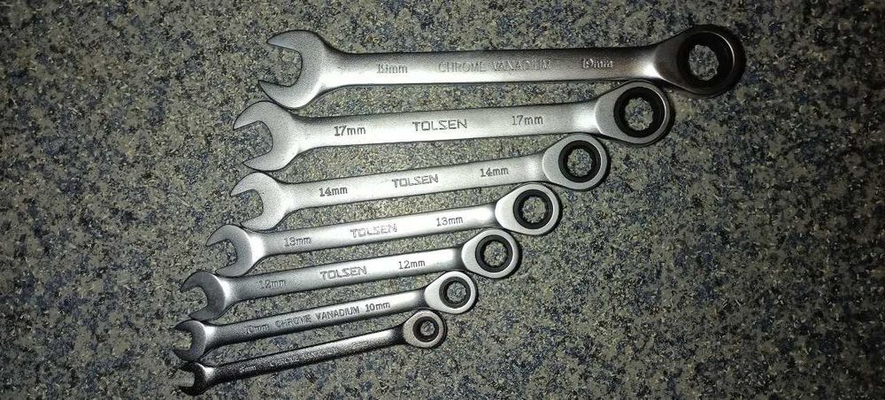 Набір ключів 7 штук (19-17-14-13-12-10-8)/ріжок+тріскачка(трещётка)