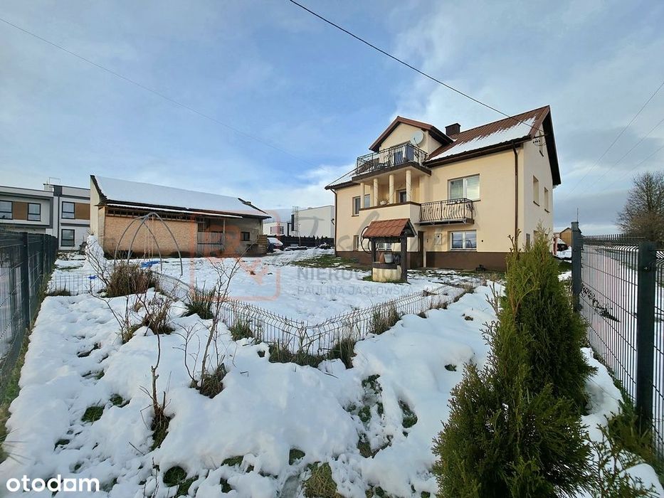 Dom wolnostojący 270m2 na działce 11 ar z garażem