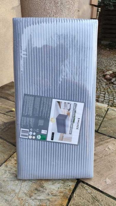 Szara sztuksowa pufa składana