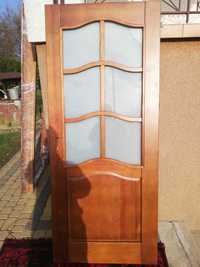 Drzwi drewniane wewnętrzne z ramą i listwami maskującymi