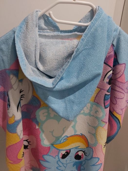 Poncho ręcznik z Kapturem Little Pony ze SMYKA Cool Club 60x112 cm.