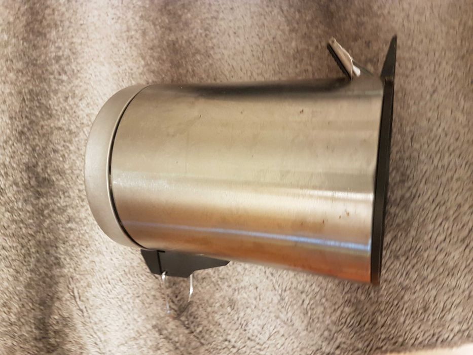 Kosz na śmieci z pedałem