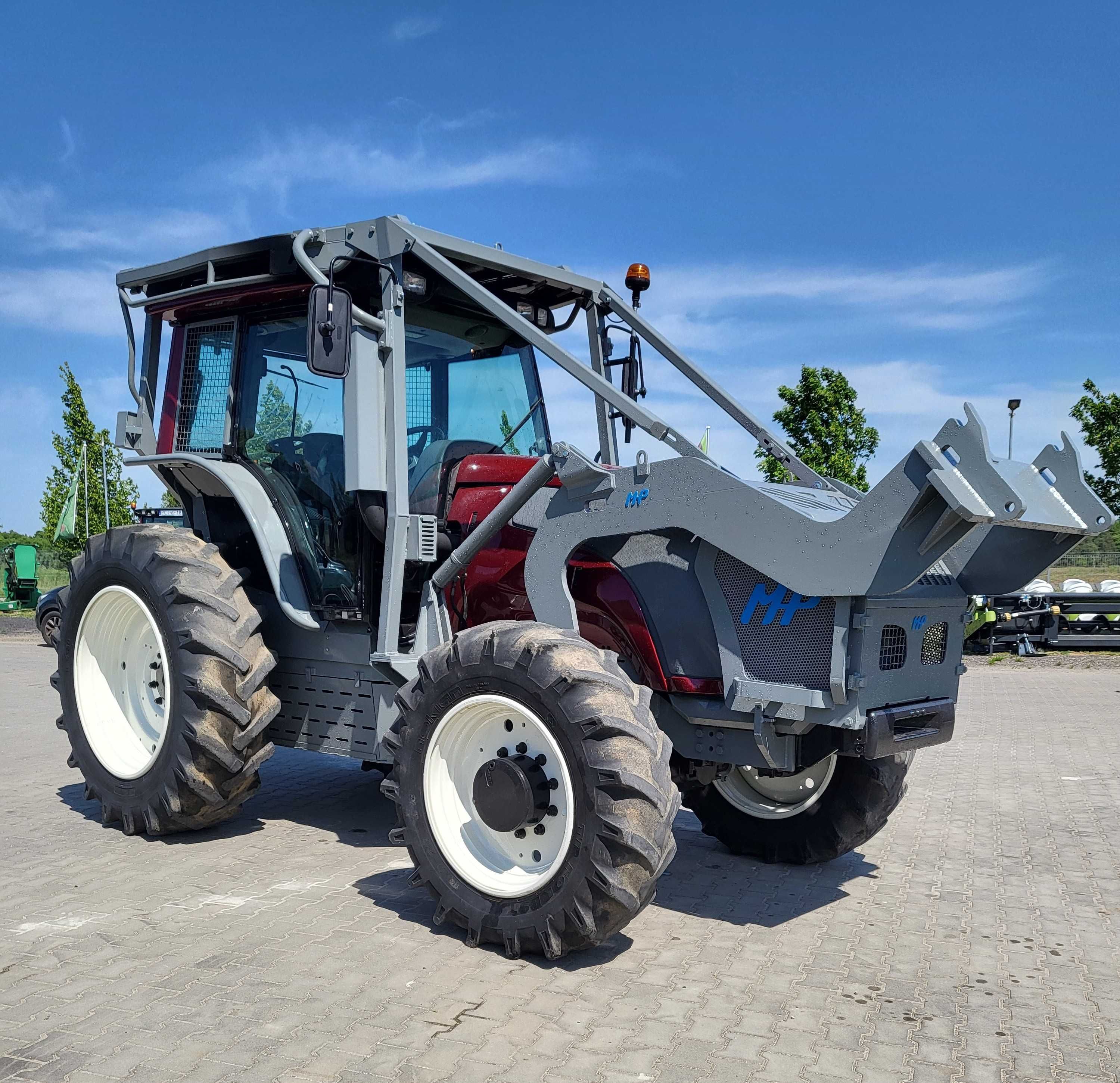 Ciągnik VALTRA T131 z zabudową leśną MP