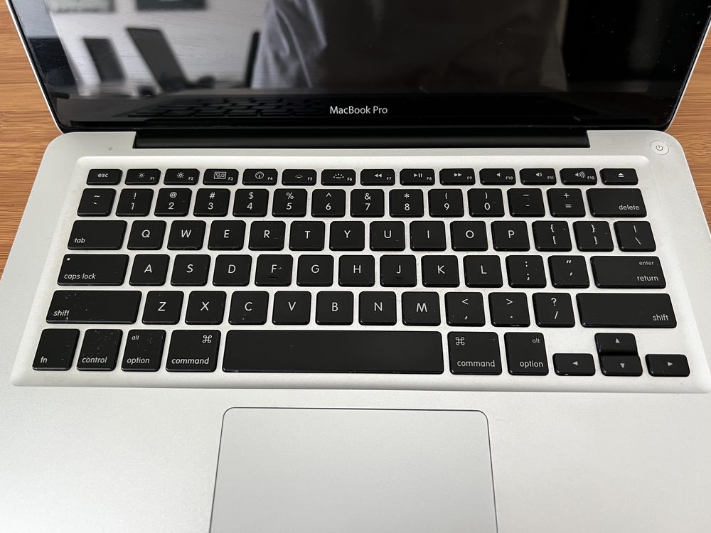 Macbook Pro 13 Core2Duo 4Gb 250HDD Mid 2010
