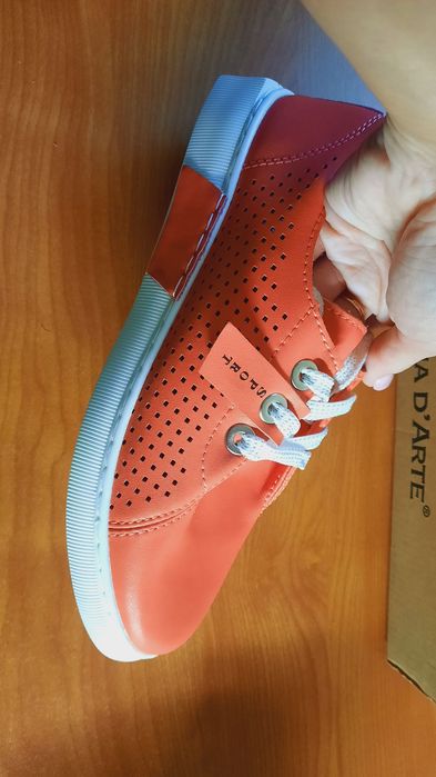 Кроссовки кожаные 36р