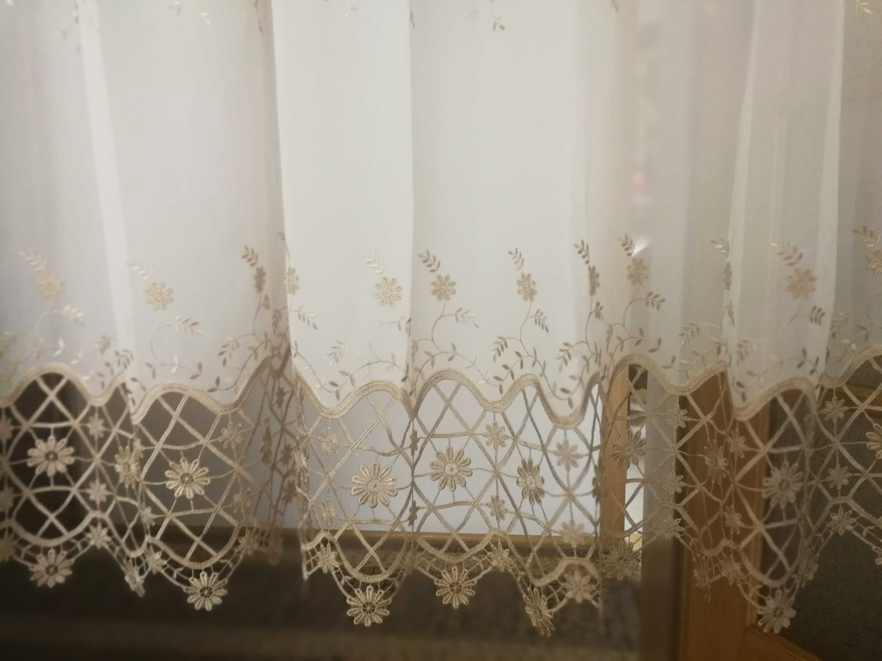 Firanka kremowa z beżową gipiurą