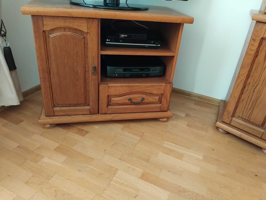 Komplet mebli drewnianych