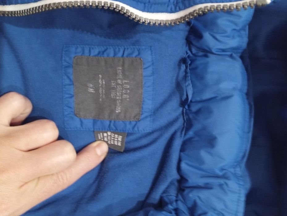 Kurtka chłopięca H&M w rozmiarze 140