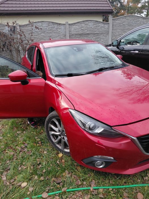 Sprzedam Mazde 3 z uszkodzonym silnikiem