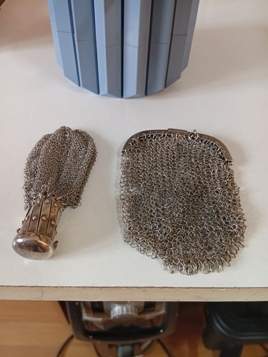 Bolsa em malha de prata .