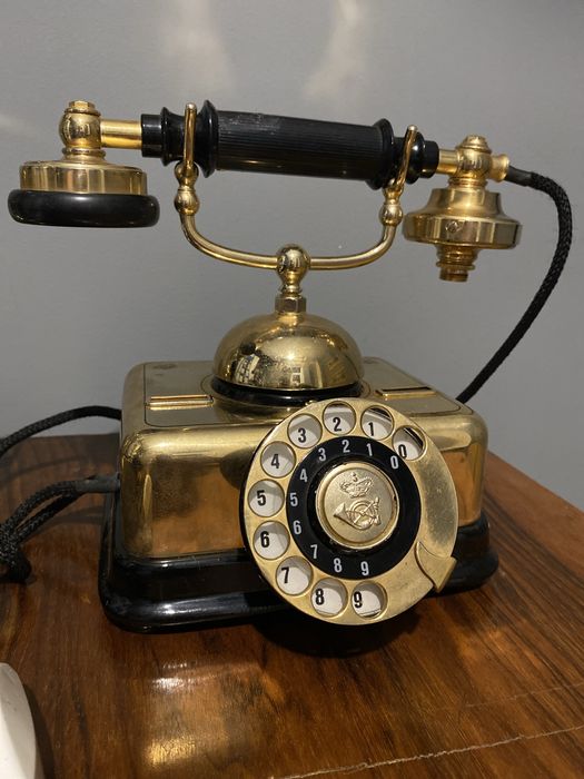 Старинний телефон