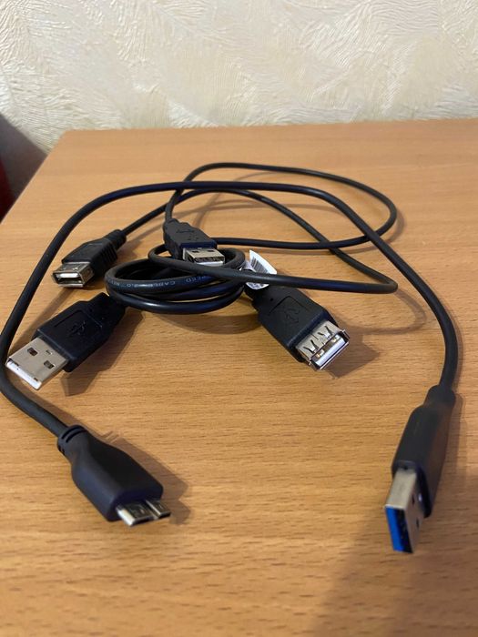 Кабели разные, для компьютера