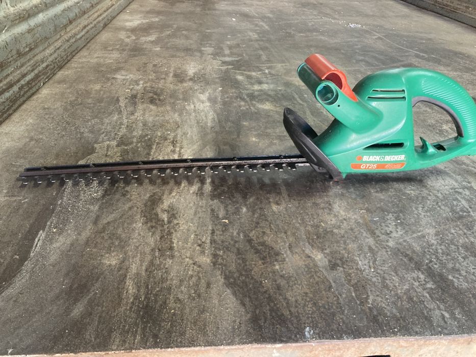 Maquina de cortar sebes Black Decker