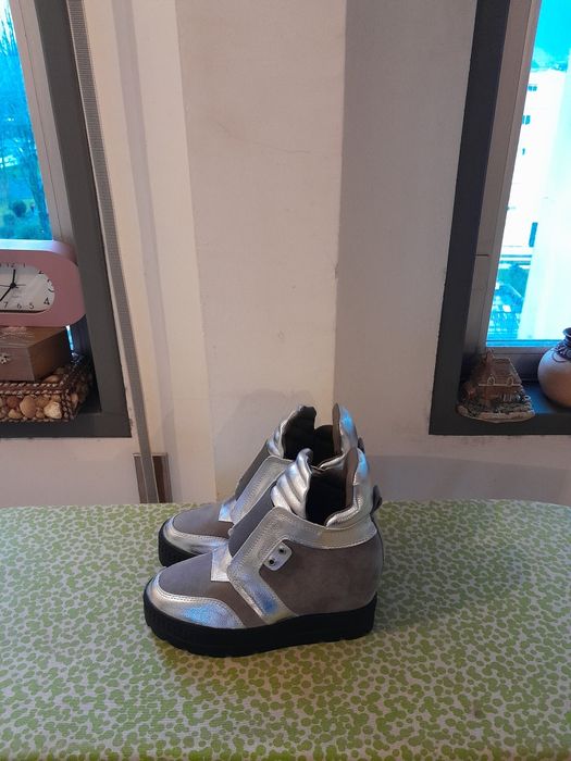 Vendo Botas de Senhora muito bonitas como novas