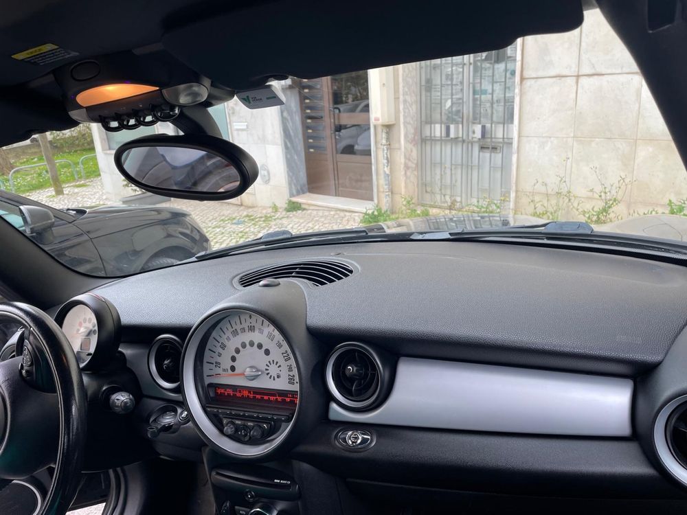Mini cabrio desportivo