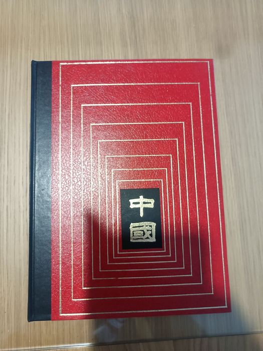 Vendo o Livro sobre os Tesouros da China Imperial